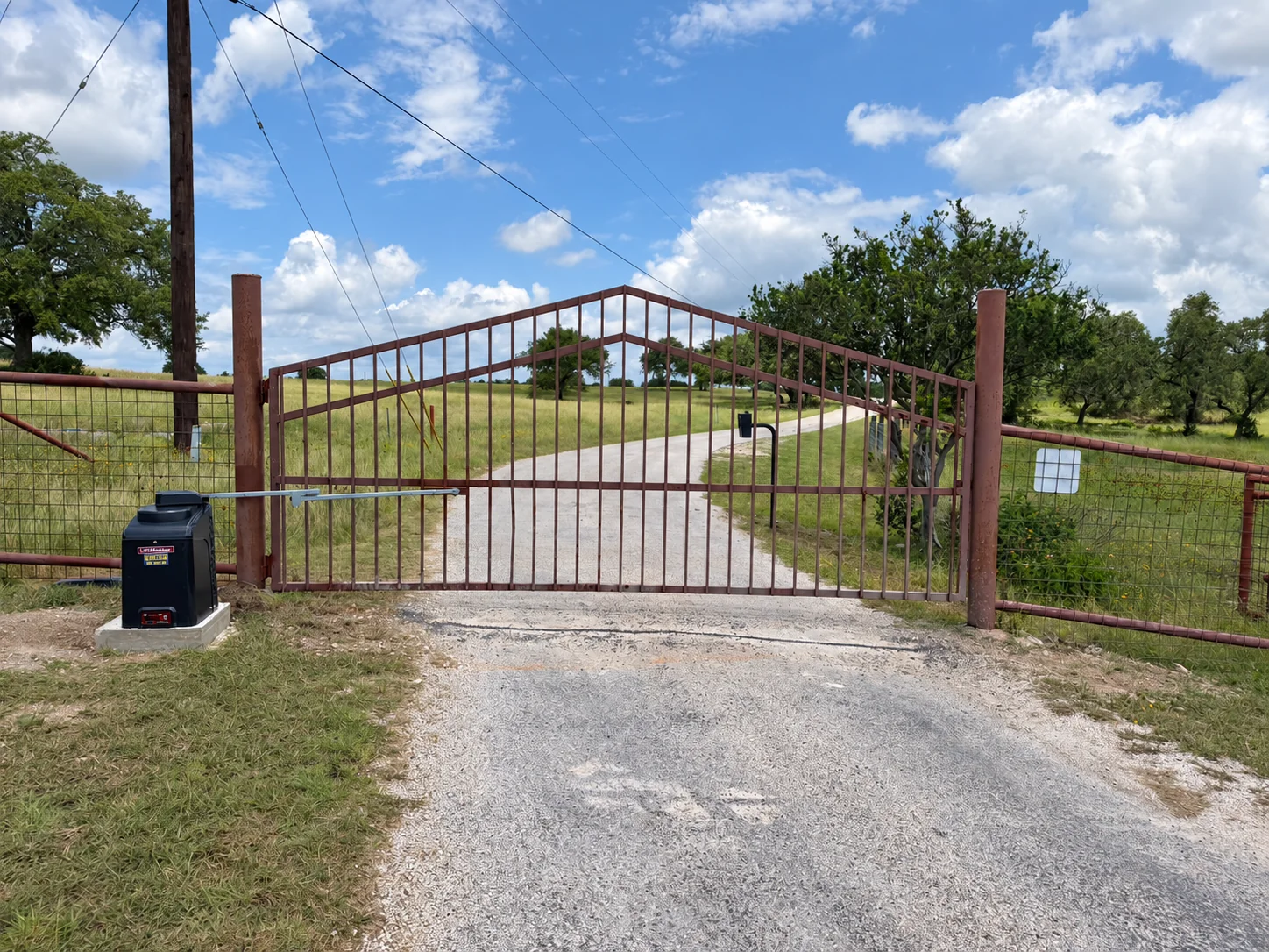Automatic ranch gate